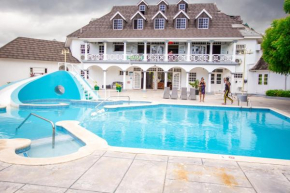Ocho Rios On the Beach 1 Bed Sleeps 2-4